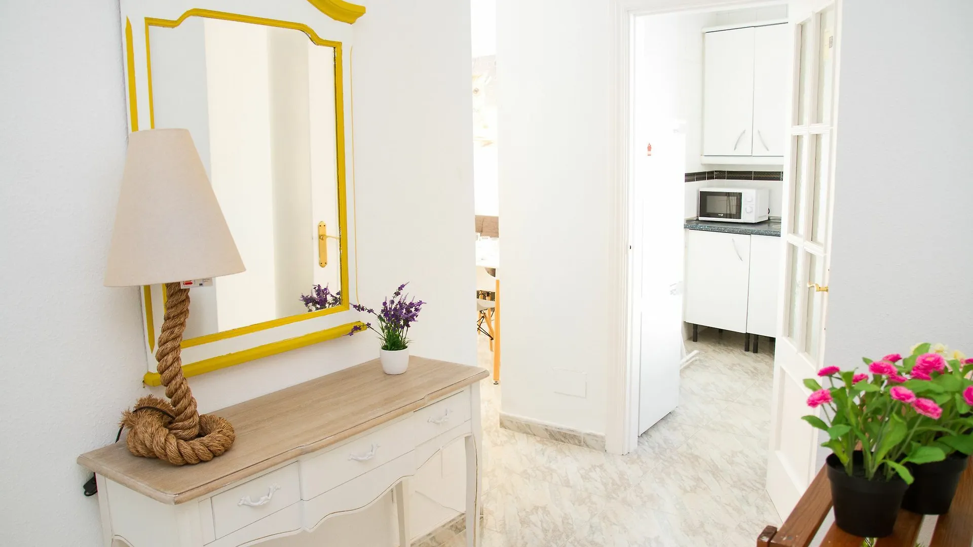 Spacious And Bright Apartment By La Recepcion Malaga